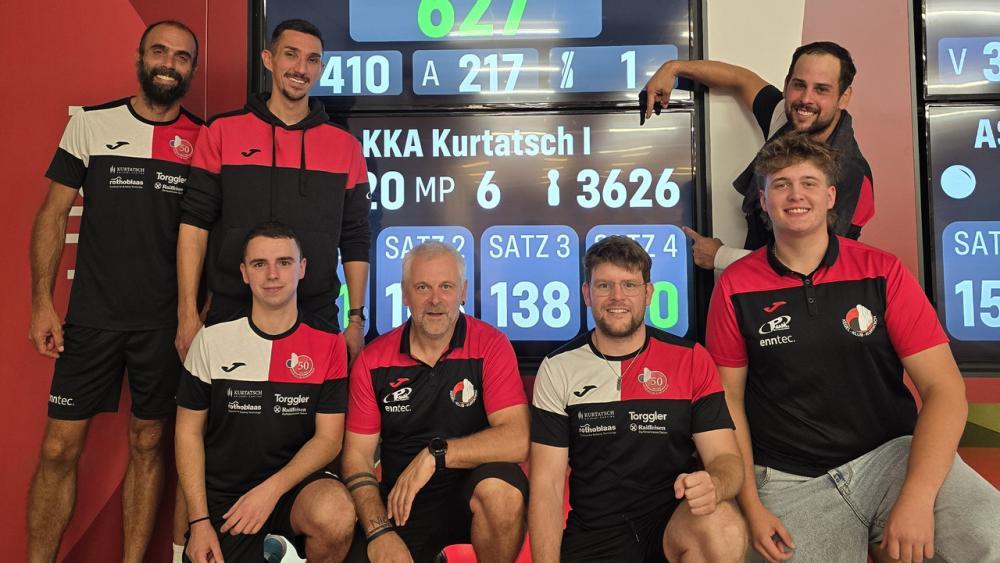 Kurtatsch feiert seine Leistung gegen Algund. Hinten von links Alexander Schweiggl, Ivan Mayr und Tobias Gruber; vorne von links Felix Prinoth, Norbert Schgraffer, Aaron Peer Pratzer und Isaak Peer.