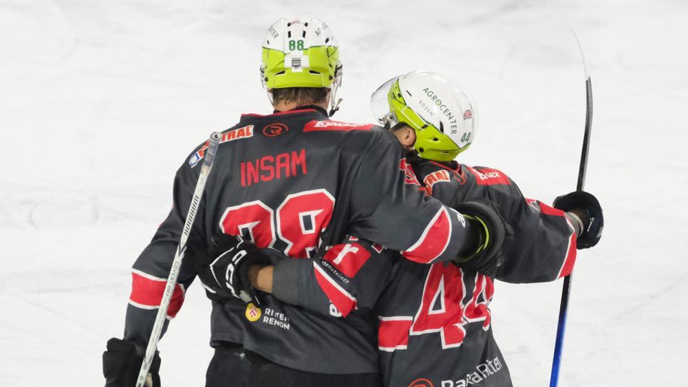 Marco Insam (links) und Connor Blake feierten mit Ritten den nächsten klaren Sieg. © Max Pattis