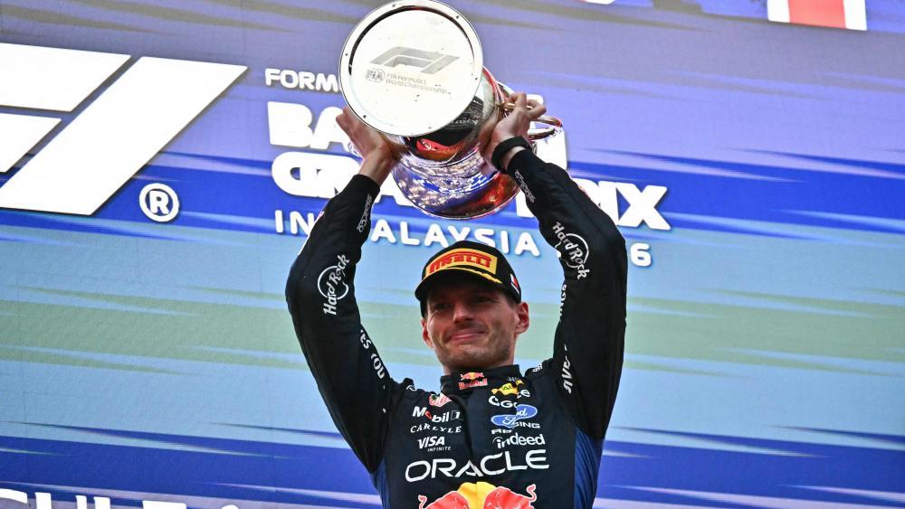 Max Verstappen hat nach langer Durststrecke wieder ein Rennen gewonnen. © APA/afp / LILLIAN SUWANRUMPHA