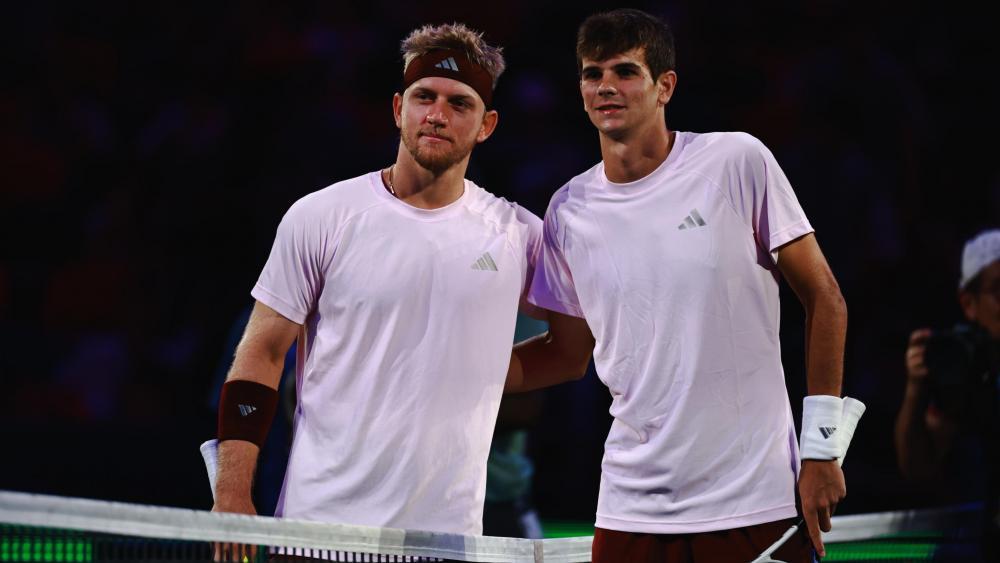 Rafael Jodar (r.) gehört zu den Shootingstars schlechthin im Tennis-Zirkus. Im Shanghai-Endspiel musste er seinem Landsmann Alejandro Davidovich Fokina aber den Vortritt lassen. © ANSA / ALEX PLAVEVSKI
