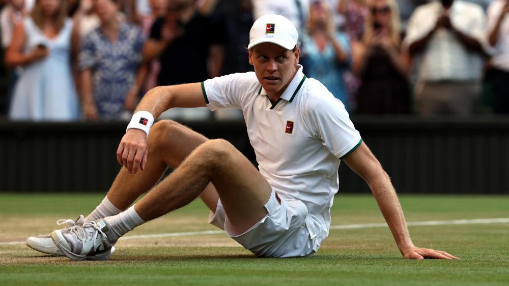 Seit seinem Sieg in Wimbledon bestritt Jannik Sinner kein Spiel mehr. © ANSA / NEIL HALL