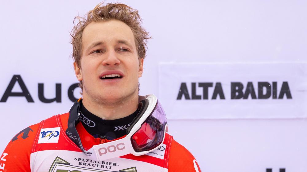 Ski-Superstar Marco Odermatt sorgt für Aufsehen. © ANSA / ANDREA SOLERO