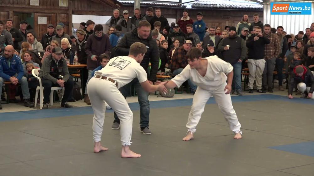 At the traditional four-country wrestling competition held on the festival grounds in St. Martin in Passeier, over 100 participants from South Tyrol, the Austrian state of Tyrol, Salzburg, and Switzerland competed to determine their champions. SportNews was, of course, on site. © stol