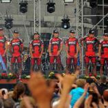 Das BMC-Team mit Manuel Quinziato (Fünfter v.l.) bei der offiziellen Präsentation in Lüttich