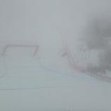 Die Piste in Crans Montana war am Samstag in dichten Nebel gehüllt (Foto FIS)