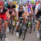 Manuel Quinziato (links) rackert für seinen Kapitän Cadel Evans. (Foto Tim de Waele/BMC)