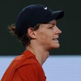 Jannik Sinner spielt am Freitag um den Achtelfinaleinzug. © APA/afp / DIMITAR DILKOFF