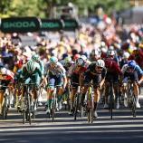 Dylan Groenewegen (r.) sprintete zum Sieg. © APA/afp / ANNE-CHRISTINE POUJOULAT