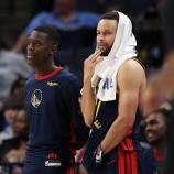 Stephen Curry (rechts) und Dennis Schröder mussten mitansehen, wie Golden State gegen Memphis unterging. © APA / JUSTIN FORD