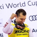 Ski-Ass Albert Popov hat einen emotionalen Sieg gefeiert. © ANSA / ANDREA SOLERO