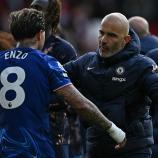 L'entraîneur de Chelsea Enzo Maresca avec le champion du monde Enzo Fernandez. © APA/afp / BEN STANSALL