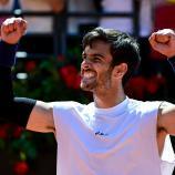 Lorenzo Musetti spielt nun gegen Daniil Medvedev. © APA/afp / PIERO CRUCIATTI