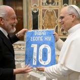 Napoli-Präsident Aurelio De Laurentiis mit Papst Leo XIV © ANSA / VATICAN MEDIA HANDOUT