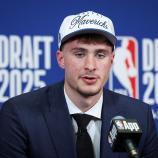 Cooper Flagg ist ein neuer Spieler der Dallas Mavericks. © APA / MIKE LAWRIE