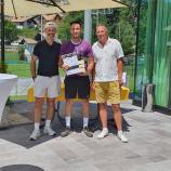 Daniele Mezzanotte (Mitte) ließ sich als Turniersieger prämieren.