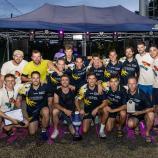 Die Turniersieger von Sturm Gras posierten mit den Organisatoren des Aurer Fußballvereins. © LIVE-STYLE Agency