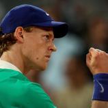 Hoch die Sinner-Faust:  Die Nummer eins eilt in Roland Garros von Sieg zu Sieg. © APA/afp / ALAIN JOCARD
