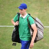 Jannik Sinner ist beim ATP-Turnier in Halle im Achtelfinale ausgeschieden. © APA/afp / CARMEN JASPERSEN