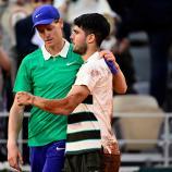 Jannik Sinner musste Carlos Alcaraz den Vortritt lassen. © APA/afp / JULIEN DE ROSA