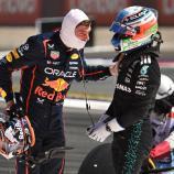 Max Verstappen (à gauche) a été abattu par Kimi Antonelli. © APA/afp / JURE MAKOVEC
