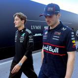 Max Verstappen (à droite) et George Russell font face à un avenir incertain. © APA / CLIVE ROSE