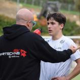 Tizian Stecher (à droite, ici en conversation avec l'entraîneur des Partschins Luca Lomi) jouera à l'avenir pour le FC Obermais. © Sarah Mitterer