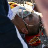 Anwesende Ärzte kümmerten sich sofort um Tobias Halland Johannessen. © APA/afp / MARCO BERTORELLO