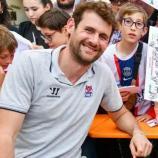 Bozen-Kapitän Daniel Frank und auch die allerjüngsten Fans freuen sich bereits auf die neue Saison.