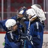 Die Alps Ice Academy wagt den Sprung über den Brenner. © NGS PHOTO