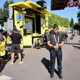 Die Polizisten sicherten das Zielgelände ab. © ANSA / CHRISTOPHE PETIT TESSON