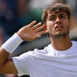 Flavio Cobolli steht im Viertelfinale von Wimbledon. © APA/afp / GLYN KIRK
