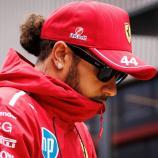 Hamilton schlich mit hängendem Kopf davon. © APA/afp / SIMON WOHLFAHRT