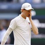 Jannik Sinner hat mit einer Personalentscheidung für Aufsehen gesorgt. © ANSA / TOLGA AKMEN