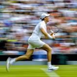 Jannik Sinner rauscht in die nächste Runde. © ANSA / TOLGA AKMEN