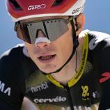 Jonas Vingegaard est tombé au sol. © APA/afp / LOIC VENANCE