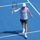 Jannik Sinner is back on the tennis stage. On Saturday, the Sexten superstar won his first match at the Masters 1000 tournament in Cincinnati in a flash—in 59 minutes, that is. Afterward, the 23-year-old spoke in South Tyrolean dialect about the match and the challenges ahead. © stol