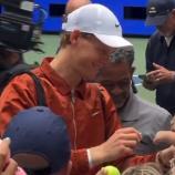 Jannik Sinner had to smile. © Screenshot