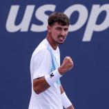 Der Australier Alexei Popyrin fordert Jannik Sinner. © ANSA / SARAH YENESEL