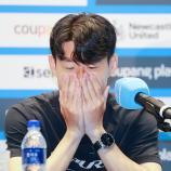 Heung-Min Son wurde auf der Pressekonferenz emotional. © ANSA / YONHAP