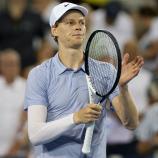 Jannik Sinner hat sich zu einer viel beachteten Personalentscheidung geäußert. © APA / MATTHEW STOCKMAN