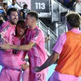 Lionel Messi (l.) war wieder einmal der gefeierte Mann. © APA / MEGAN BRIGGS