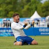 Valentin Schwarz is in the quarterfinals with the Azzurri.