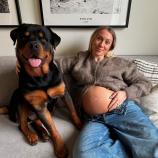 A former skier is excited about her new baby. © Instagram