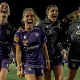 Elisa Pfattner (2.v.l.) will mit Austria Wien Geschichte schreiben. © FAK/Social Media