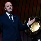 Gianni Infantino könnte seine Zusage für eine WM-Aufstockung geben. © APA/afp / GIORGIO VIERA