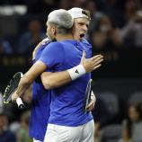 Jakub Mensik und Carlos Alcaraz jubeln. © ANSA / JOHN G. MABANGLO