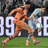 Lieferten sich erbitterte Zweikämpfe: Raoul Bellanova (Atalanta, links) und Juves Kenan Yildiz (rechts). © APA/afp / ISABELLA BONOTTO