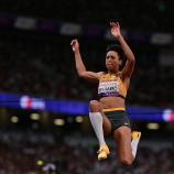 Malaika Mihambo has clear words about the World Cup conditions. © APA/afp / BEN STANSALL