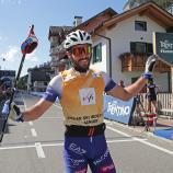 So sieht ein Sieger aus: Matteo Tanel strahlt nach seinem Triumph. © Newspower.it