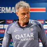 Trainer Luis Enrique hat sich bei einem Radunfall verletzt. © APA/afp / GEOFFROY VAN DER HASSELT